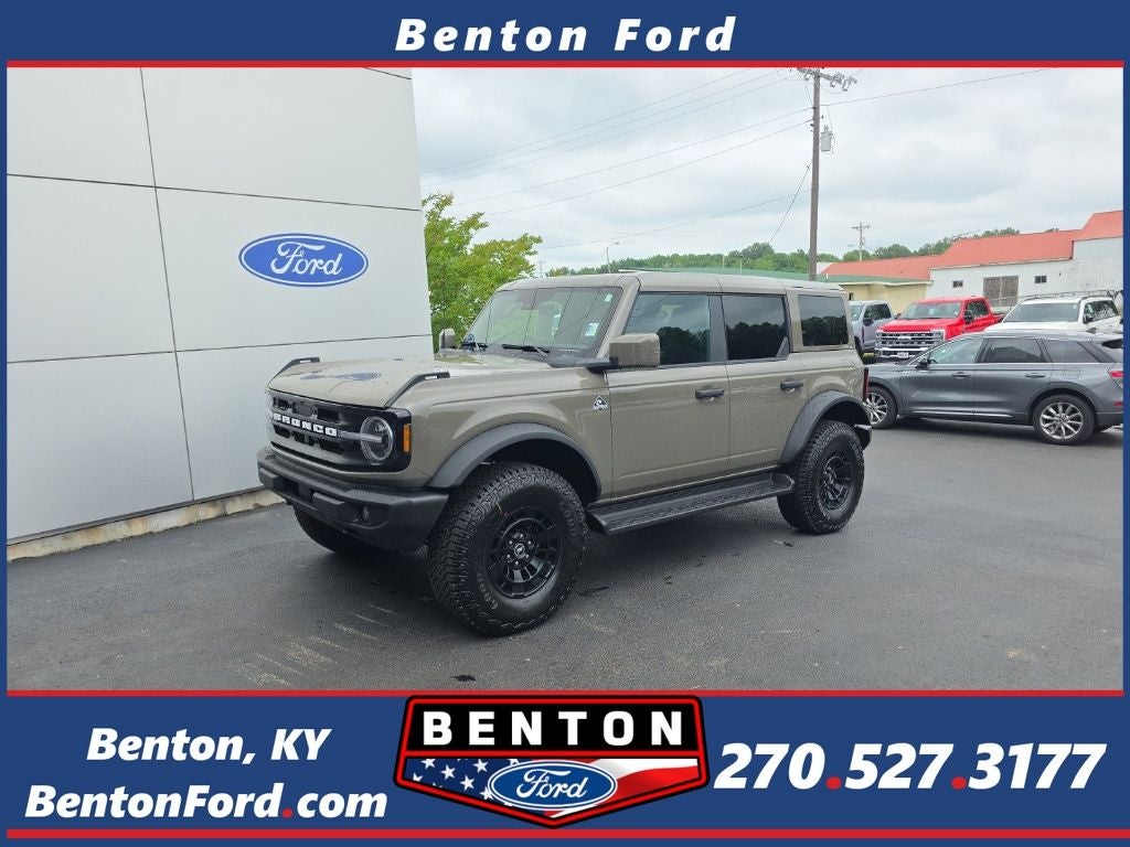 2026 Ford Bronco Outer Banks in Marsh Gray — front three-quarter view