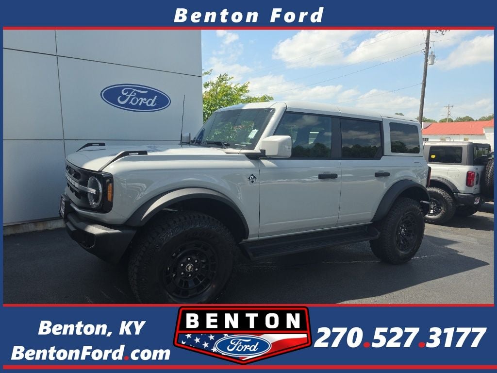 2026 Ford Bronco Outer Banks in Avalanche Gray — front three-quarter view