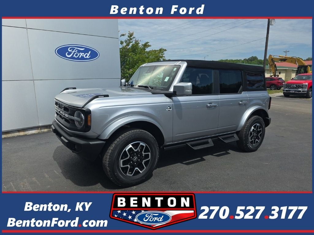 2024 Ford Bronco Outer Banks in Silver Metallic — front three-quarter view