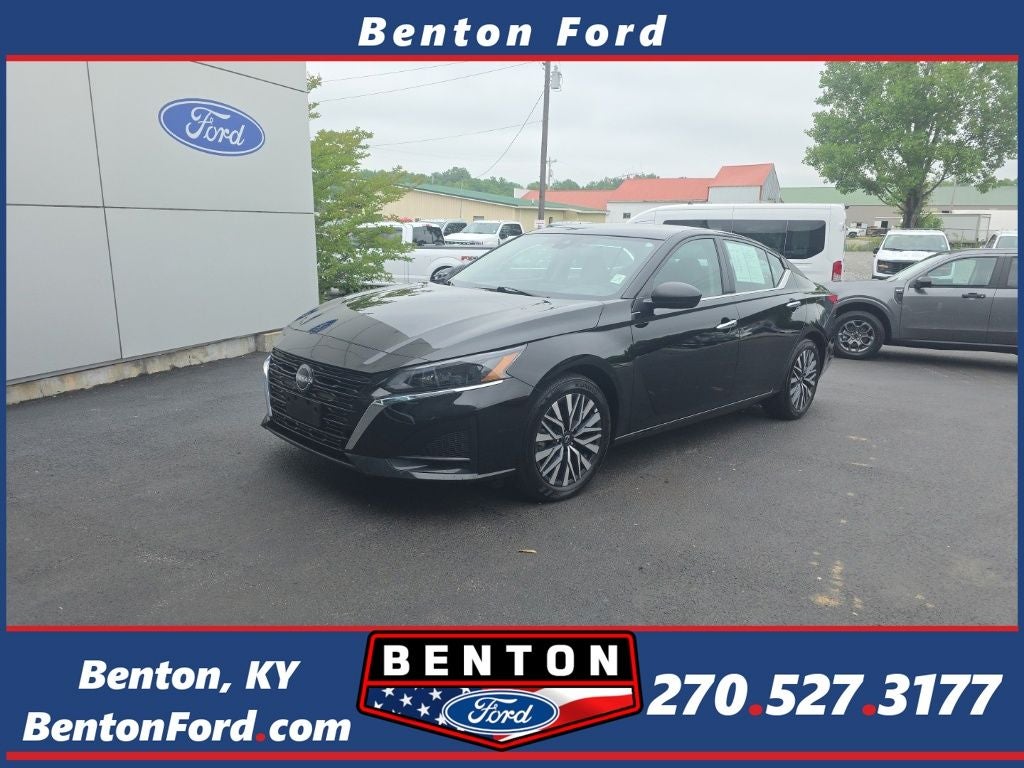 2025 Nissan Altima 2.5 SV in Super Black Clearcoat — front three-quarter view