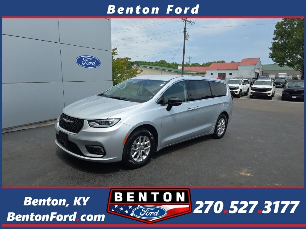 2024 Chrysler Pacifica Touring L in Silver Mist Clearcoat — front three-quarter view